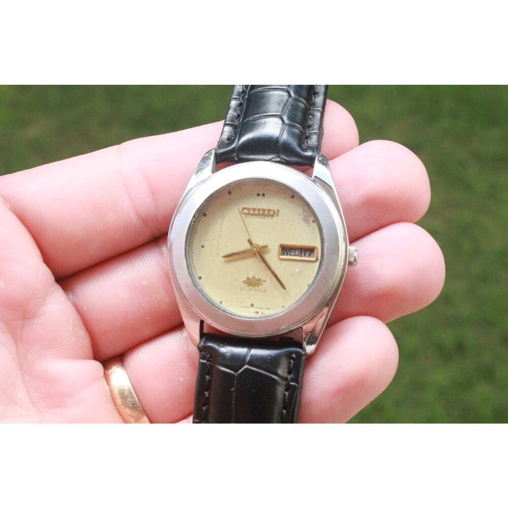 Vintage 1988 Citizen Automatic Mens Silver Watch W/daydate & Gold accents